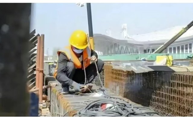 案例：员工拒绝调岗不去新岗报到仍滞留原岗，高院判词说得太精辟了！