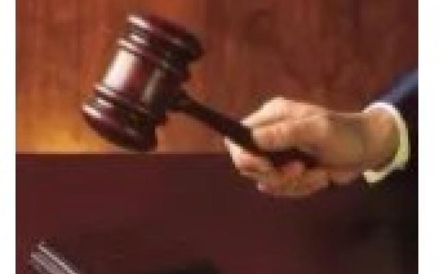 民事案件首次开庭后，法院决定再次开庭的，间隔时间不得超过一个月