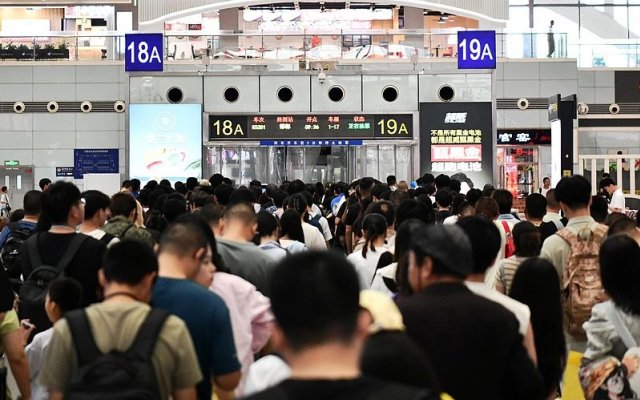 老人逆行被绊倒去世，家属向涉事行人索赔60余万元！法院判了